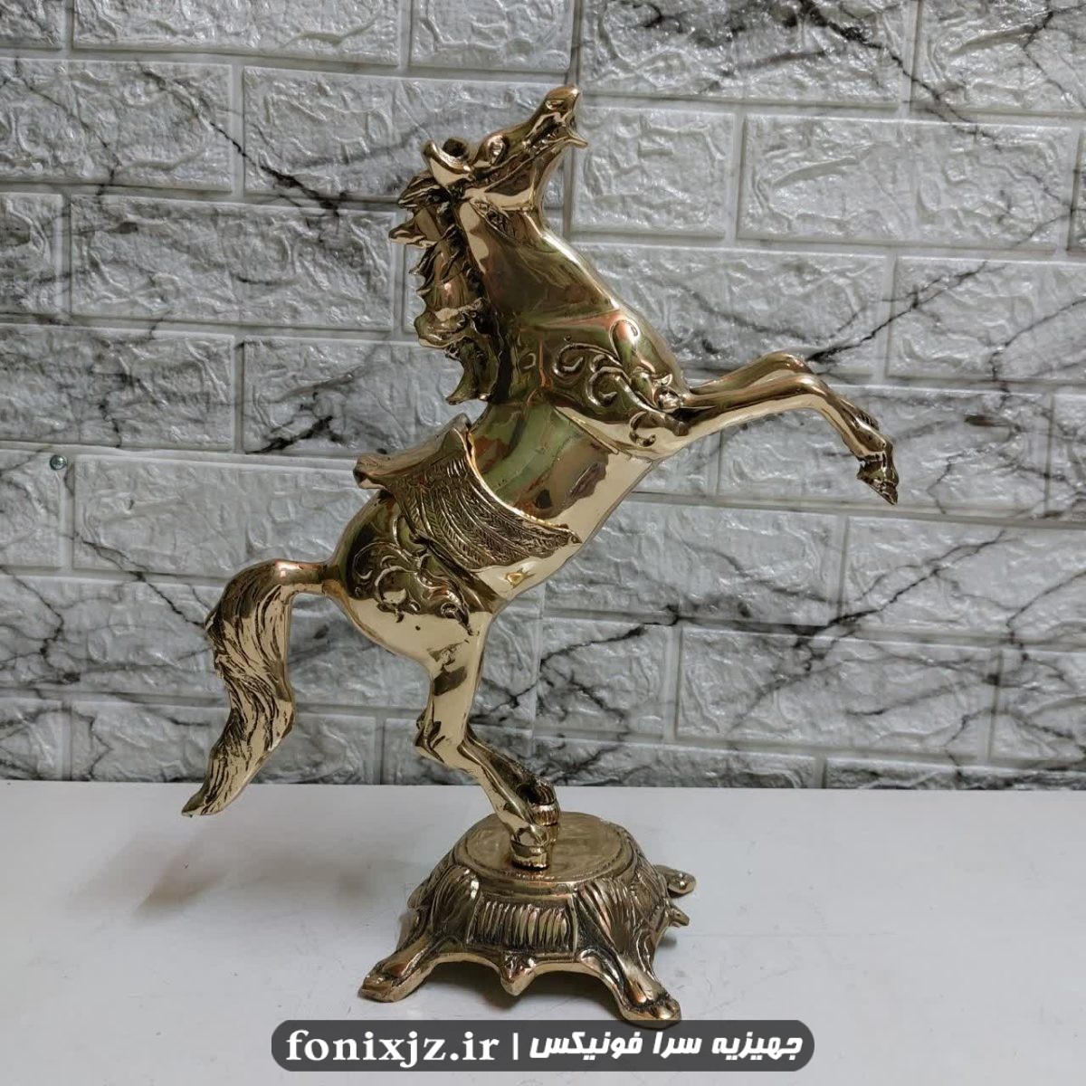 مجسمه اسب برنزی پرشی زین دار